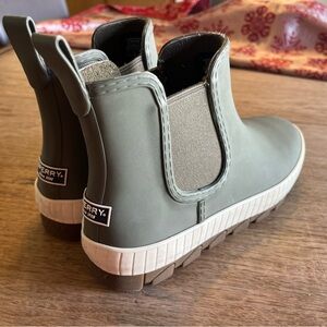 SPERRY Women’s Gray Chelsea RainBoots